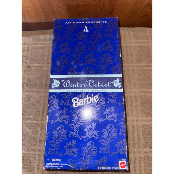 Vintage Barbie Avon Exclusives Winter Velvet #15571 (1995) - Picture 4 of 4
